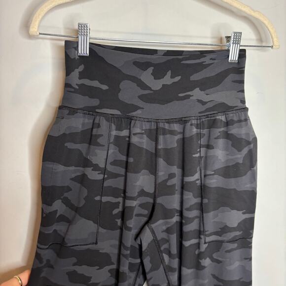 Athleta Salutation Camo Jogger High Rise - Picture 3 of 9
